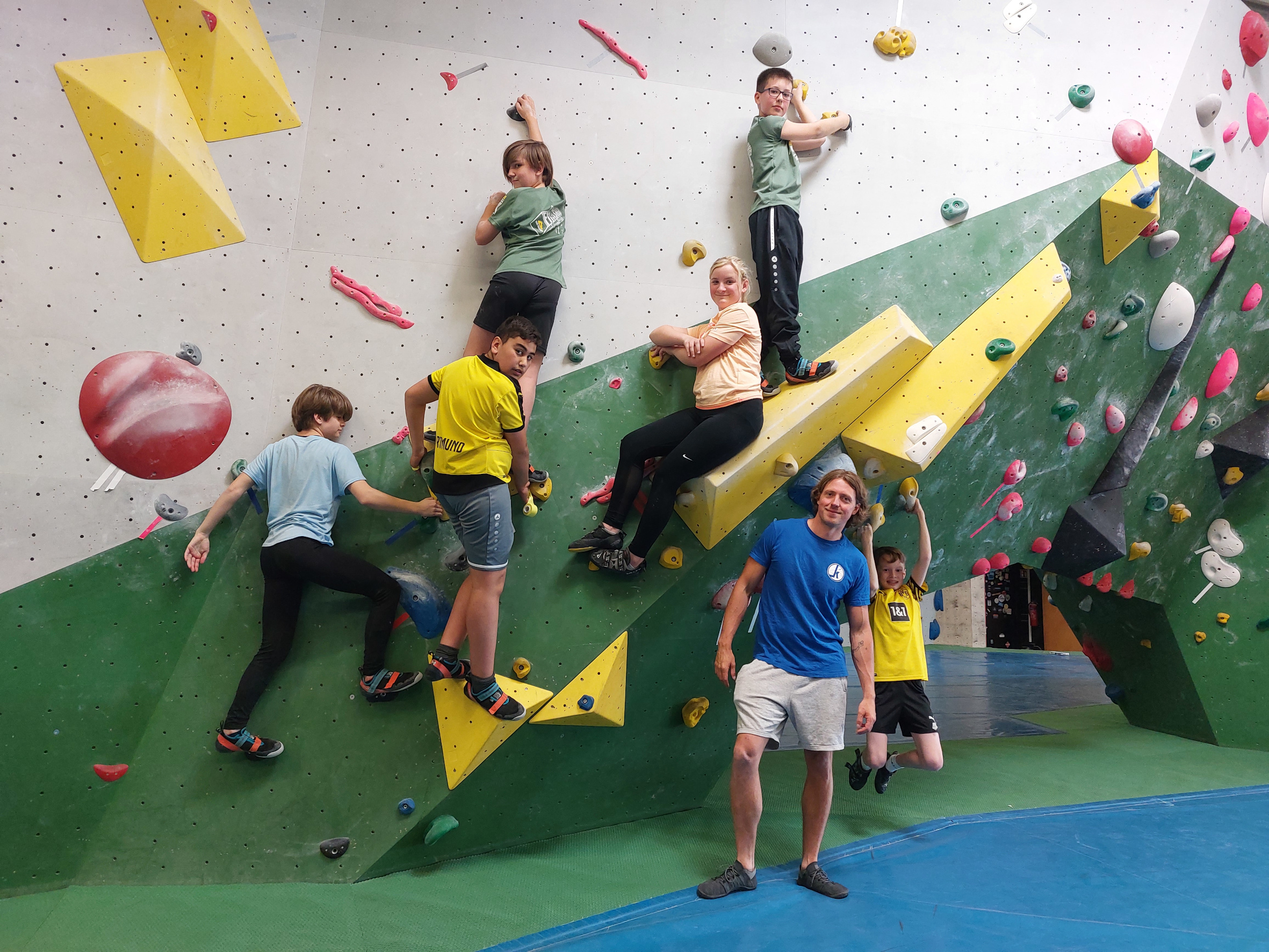 Foto von der Aktion Wipfelstürmer in der Boulderhalle beim Kinder-Sommer im Kreis Kleve