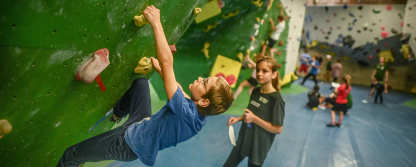 Ausgebucht waren die Kletterkurse in der Boulderhalle beim Kinder-Sommer im Kreis Kleve. ©Kreis Kleve - Markus van Offern